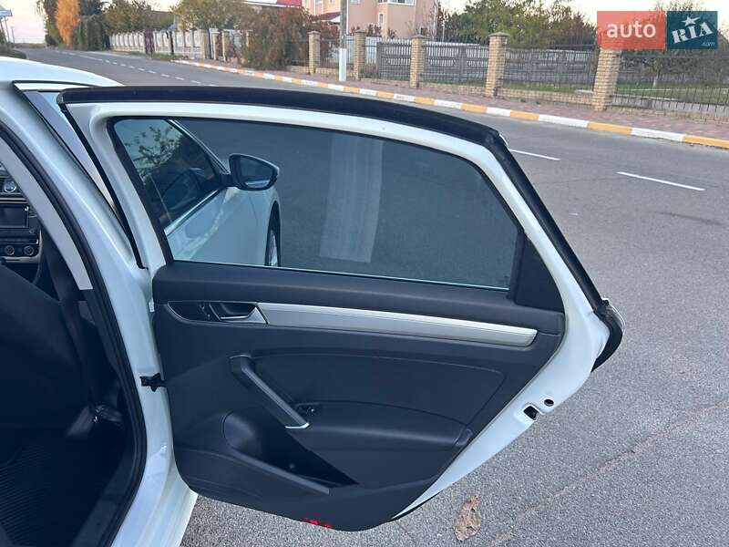 Седан Volkswagen Passat 2016 в Києві