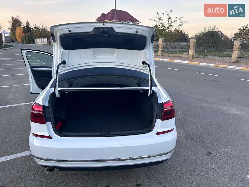 Седан Volkswagen Passat 2016 в Києві