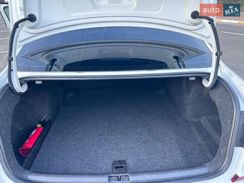 Седан Volkswagen Passat 2016 в Києві