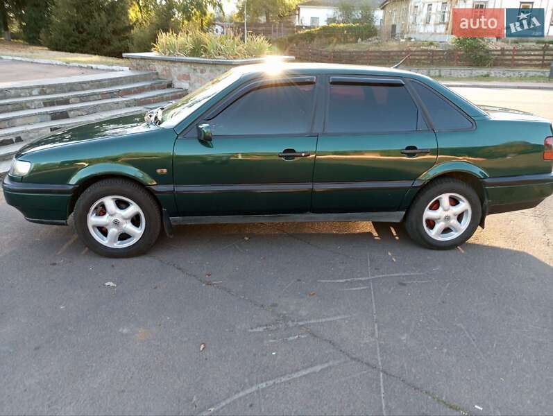 Седан Volkswagen Passat 1996 в Овруче