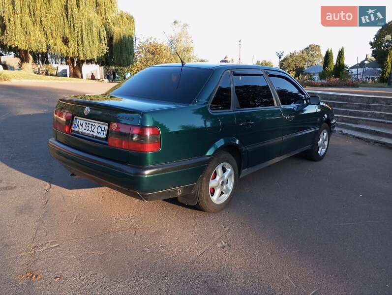 Седан Volkswagen Passat 1996 в Овруче