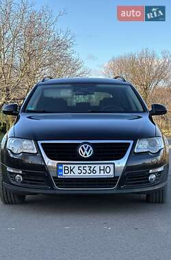 Універсал Volkswagen Passat 2008 в Рівному