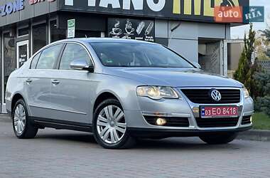 Седан Volkswagen Passat 2006 в Сарнах