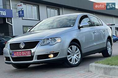 Седан Volkswagen Passat 2006 в Сарнах