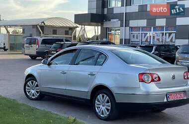 Седан Volkswagen Passat 2006 в Сарнах