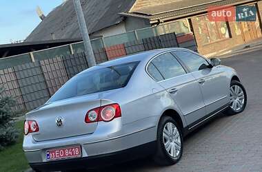 Седан Volkswagen Passat 2006 в Сарнах