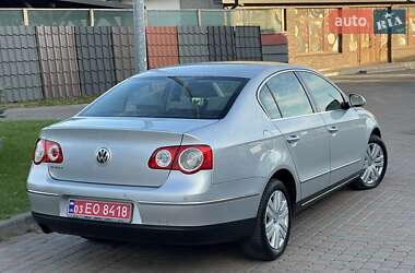 Седан Volkswagen Passat 2006 в Сарнах