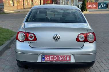 Седан Volkswagen Passat 2006 в Сарнах