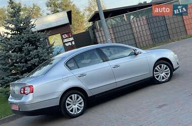 Седан Volkswagen Passat 2006 в Сарнах