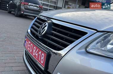 Седан Volkswagen Passat 2006 в Сарнах