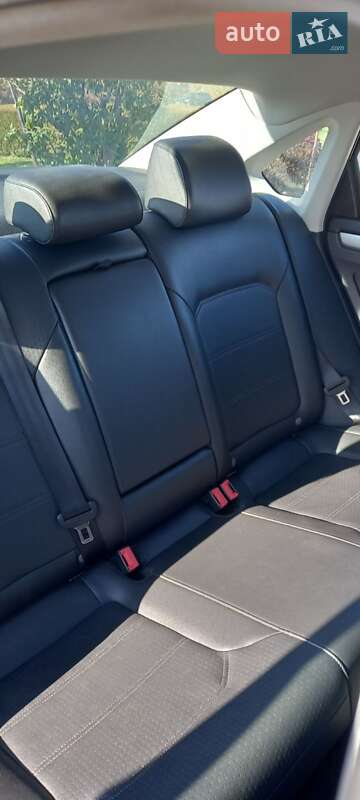 Седан Volkswagen Passat 2014 в Южноукраинске