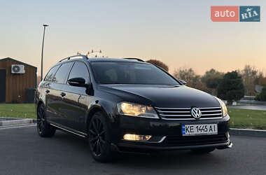 Універсал Volkswagen Passat 2011 в Дніпрі