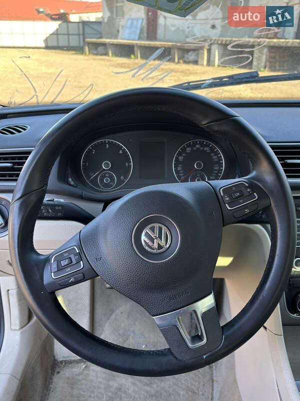 Седан Volkswagen Passat 2013 в Стрые