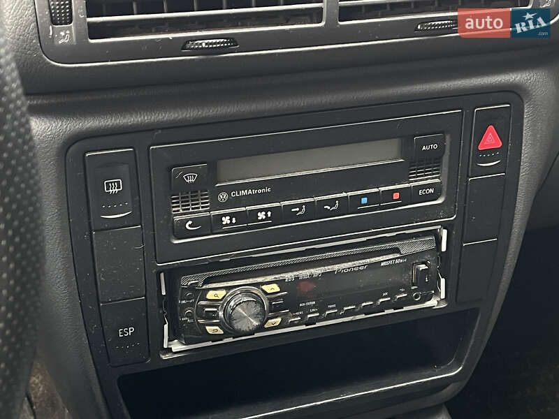 Седан Volkswagen Passat 2004 в Хмельницком