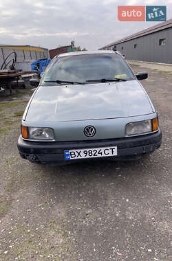 Седан Volkswagen Passat 1988 в Ровно