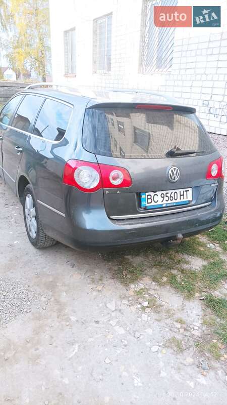 Универсал Volkswagen Passat 2010 в Стебнику