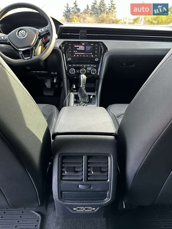 Седан Volkswagen Passat 2020 в Одессе