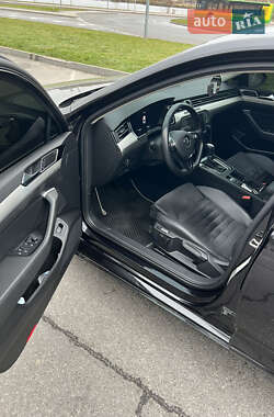 Седан Volkswagen Passat 2015 в 