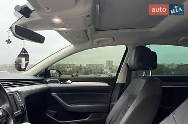 Седан Volkswagen Passat 2015 в 