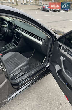 Седан Volkswagen Passat 2015 в 