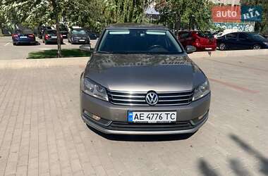 Седан Volkswagen Passat 2014 в Дніпрі