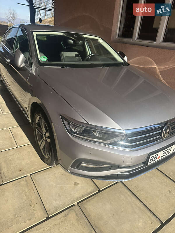 Седан Volkswagen Passat 2020 в Тячеве