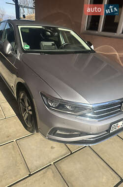 Седан Volkswagen Passat 2020 в Тячеве