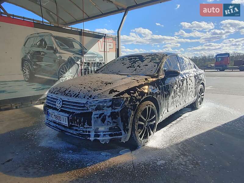 Седан Volkswagen Passat 2016 в Шептицькому