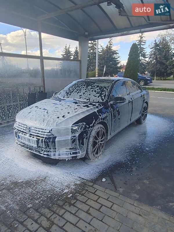 Седан Volkswagen Passat 2016 в Шептицькому