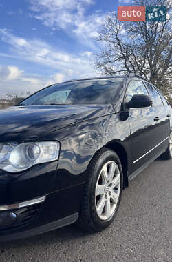 Універсал Volkswagen Passat 2010 в Львові