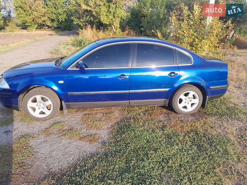 Седан Volkswagen Passat 2001 в Карлівці