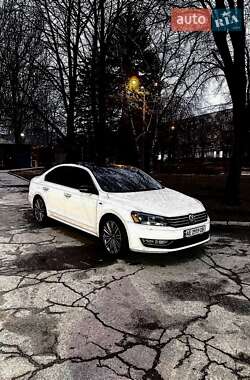 Седан Volkswagen Passat 2014 в Днепре