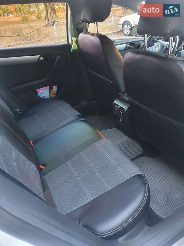 Универсал Volkswagen Passat 2011 в Киеве