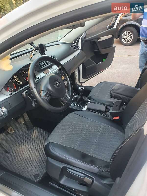 Универсал Volkswagen Passat 2011 в Киеве