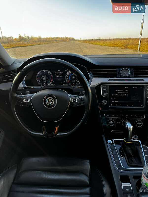 Седан Volkswagen Passat 2014 в Рівному