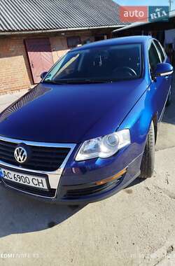 Седан Volkswagen Passat 2005 в Луцьку