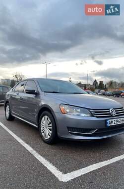 Седан Volkswagen Passat 2014 в Житомире