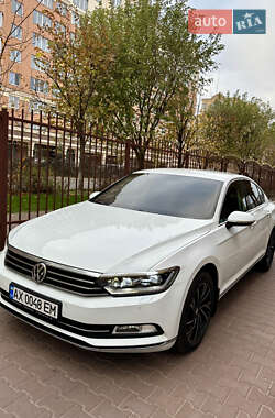 Седан Volkswagen Passat 2015 в Києві