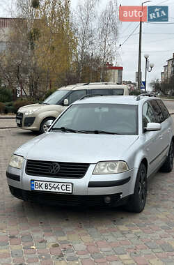 Универсал Volkswagen Passat 2001 в Сарнах