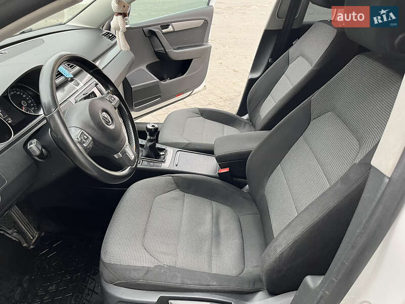 Седан Volkswagen Passat 2011 в Чернівцях фото 7 Седан Volkswagen Passat 2011 в Чернівцях