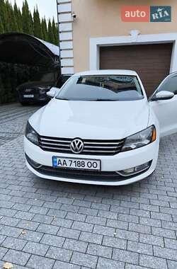 Седан Volkswagen Passat 2012 в Києві