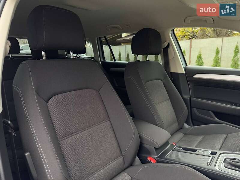 Универсал Volkswagen Passat 2018 в Киеве