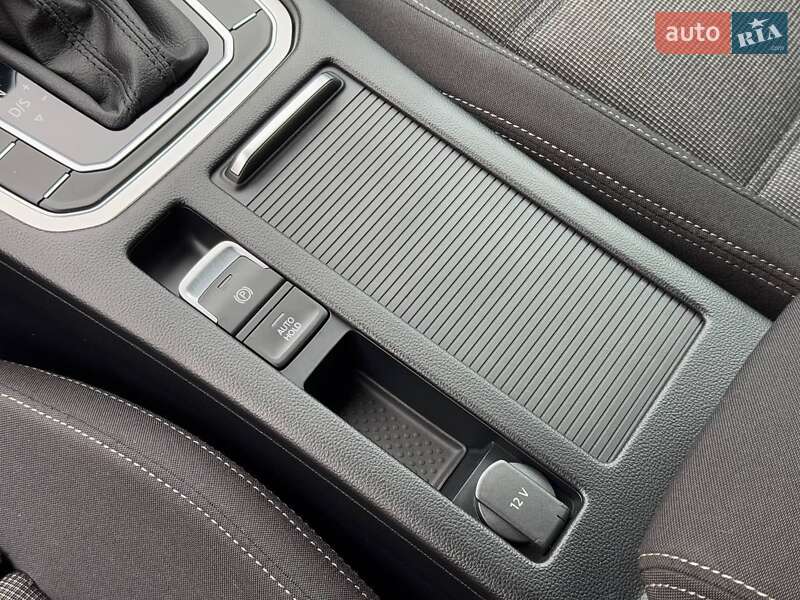 Универсал Volkswagen Passat 2018 в Киеве