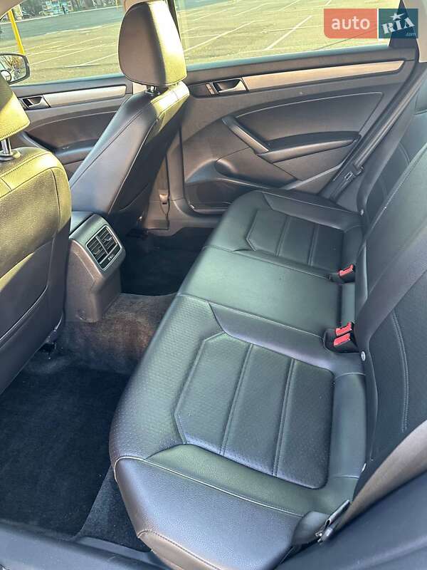 Седан Volkswagen Passat 2015 в Києві