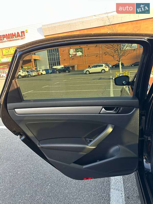 Седан Volkswagen Passat 2015 в Києві