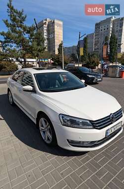 Седан Volkswagen Passat 2015 в Харкові