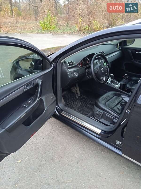 Універсал Volkswagen Passat 2012 в Дніпрі