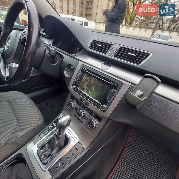 Універсал Volkswagen Passat 2012 в Хмельницькому