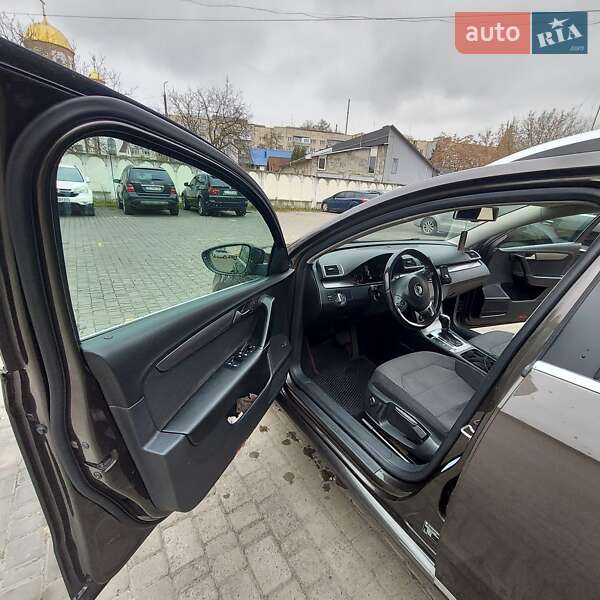 Універсал Volkswagen Passat 2012 в Хмельницькому