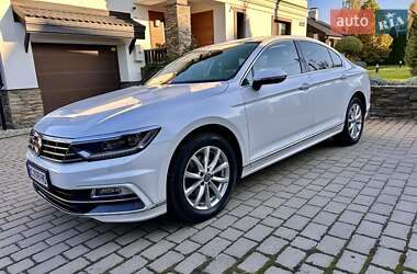 Седан Volkswagen Passat 2018 в Львове